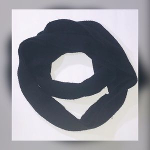 Infinity chunky knit scarf black